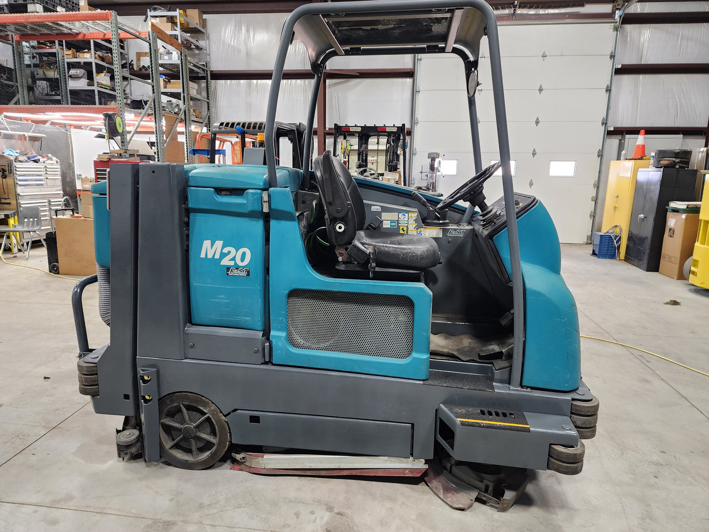 Tennant M20 Floor Sweeper Scrubber