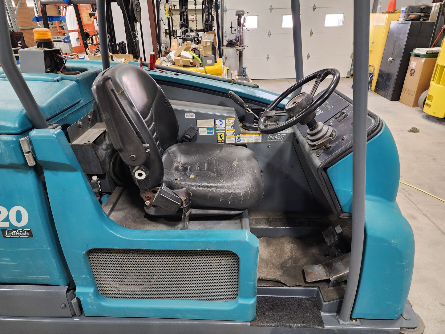 Tennant M20 Floor Sweeper Scrubber