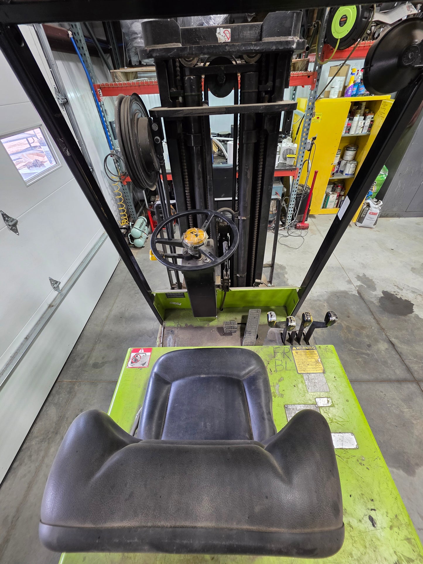 Clark Electric 2,550 lbs Capacity