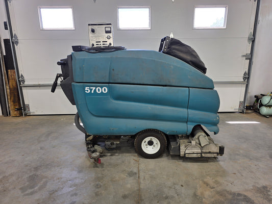Tennant Walk-behind 5700 Scrubber