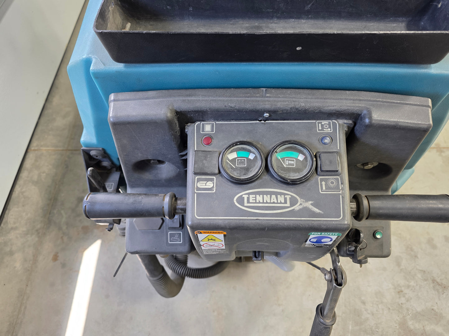 Tennant Walk-behind 5700 Scrubber