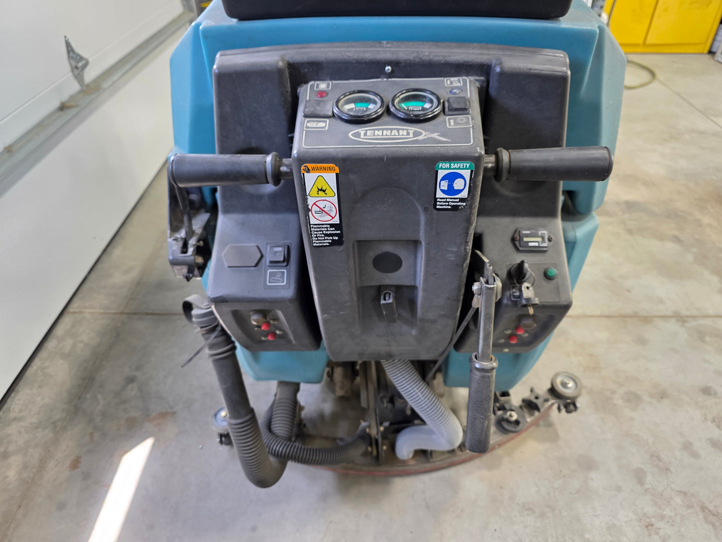 Tennant Walk-behind 5700 Scrubber