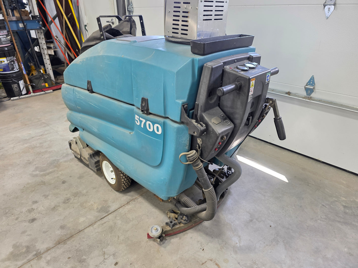Tennant Walk-behind 5700 Scrubber