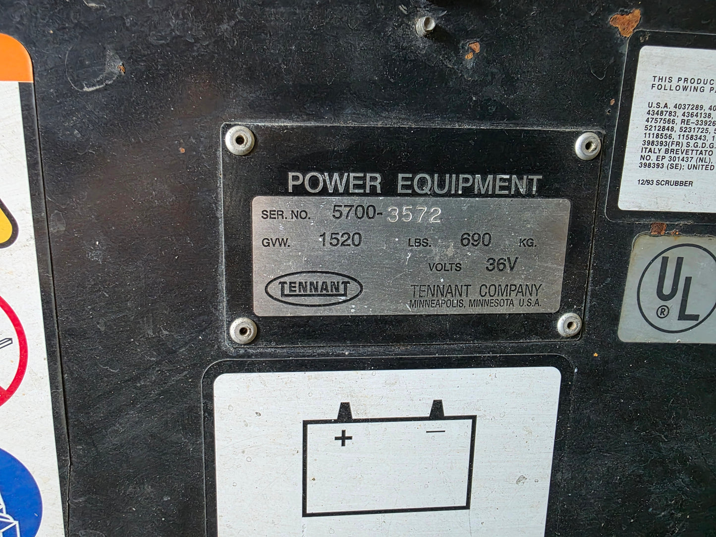 Tennant Walk-behind 5700 Scrubber