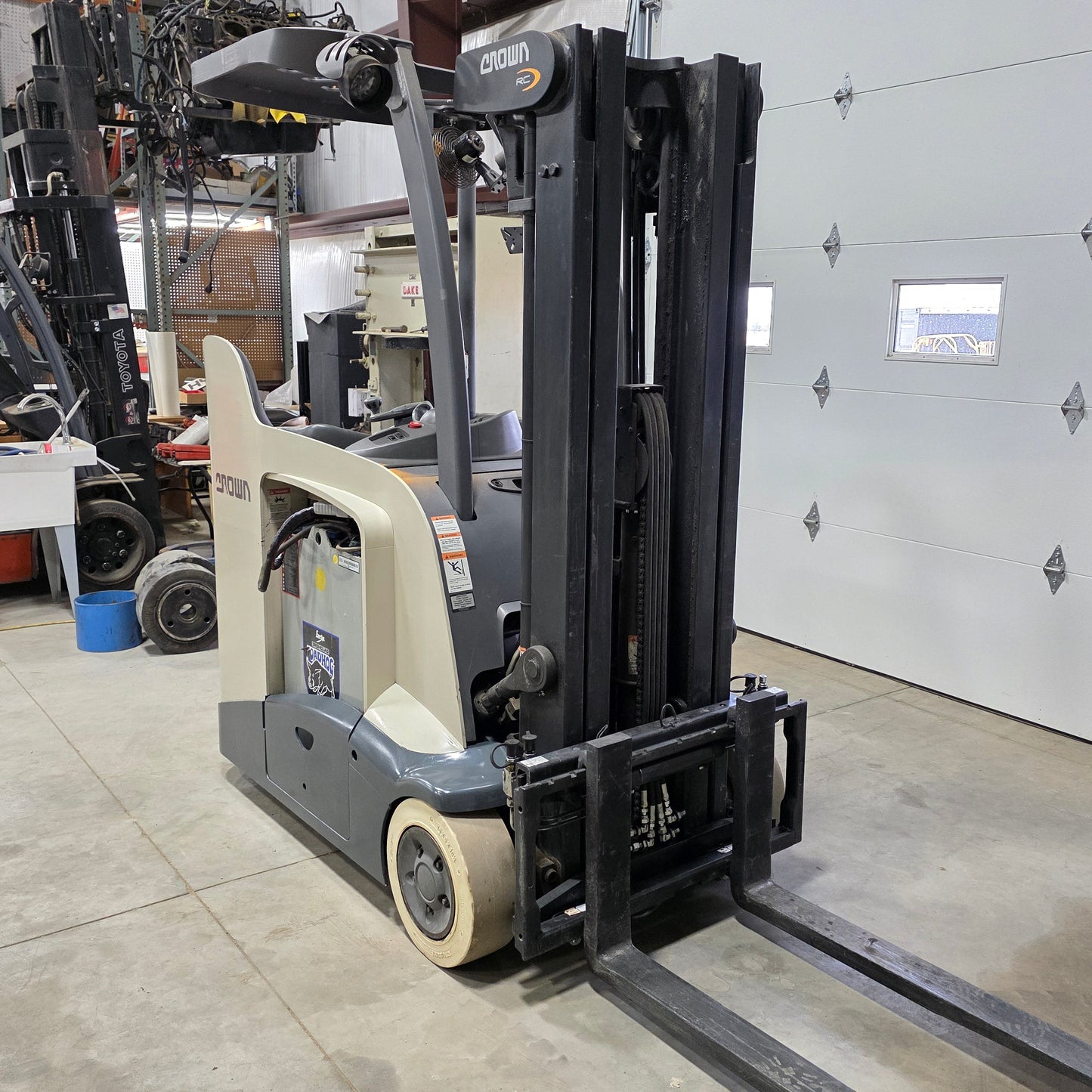 Crown 4,000lbs Capacity Electric