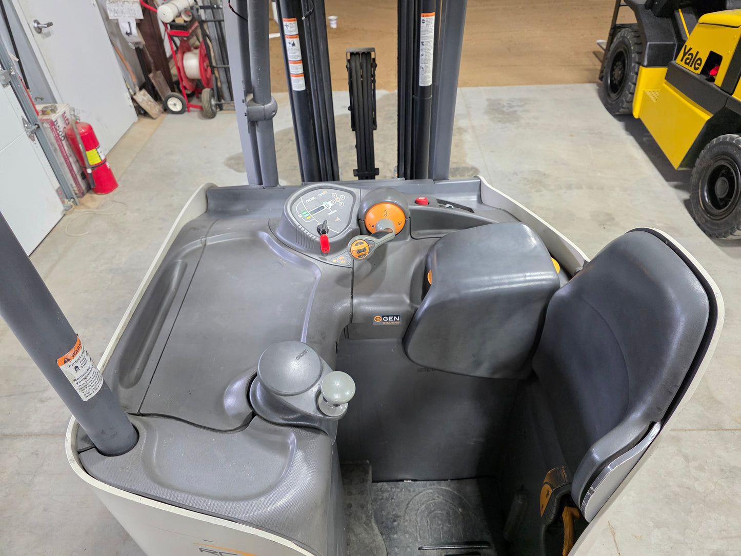 Crown 4,000lbs Capacity Electric