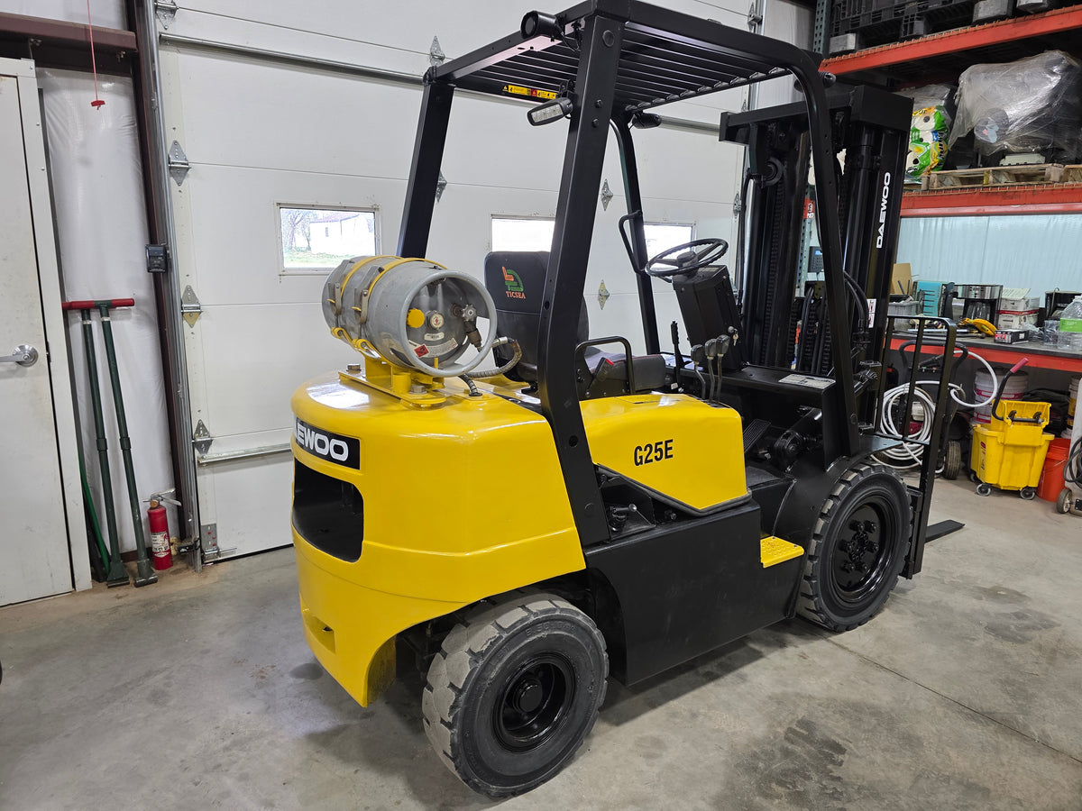DAEWOO G25E-3 5,000 Capacity LPG Forklift