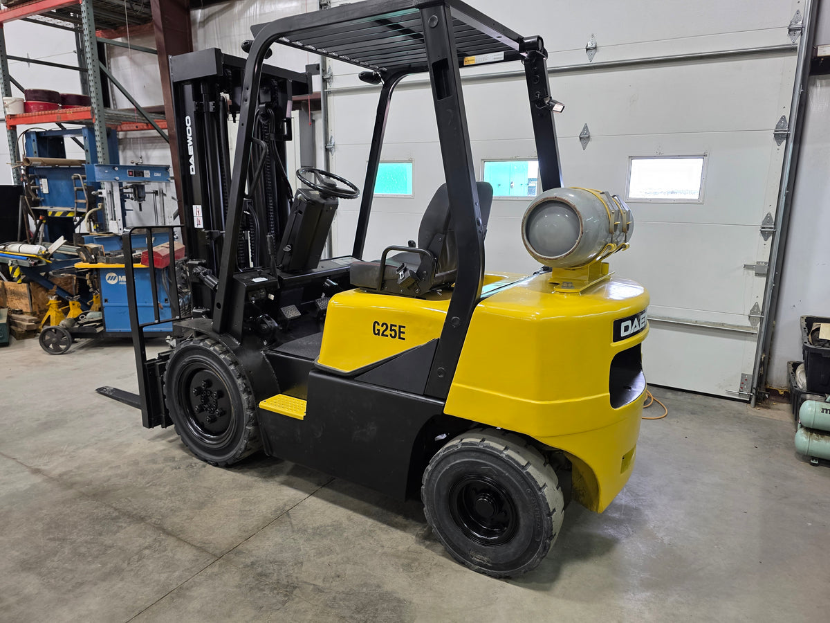 DAEWOO G25E-3 5,000 Capacity LPG Forklift