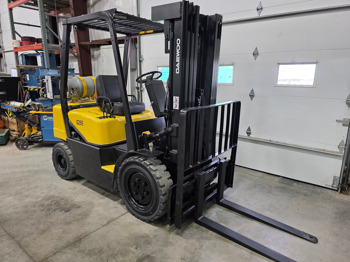 DAEWOO G25E-3 5,000 Capacity LPG Forklift