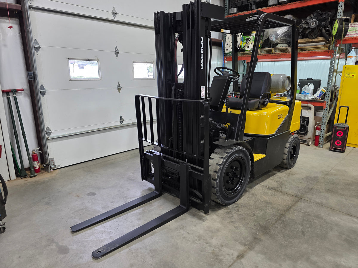 DAEWOO G25E-3 5,000 Capacity LPG Forklift