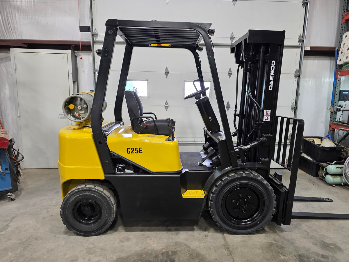 DAEWOO G25E-3 5,000 Capacity LPG Forklift