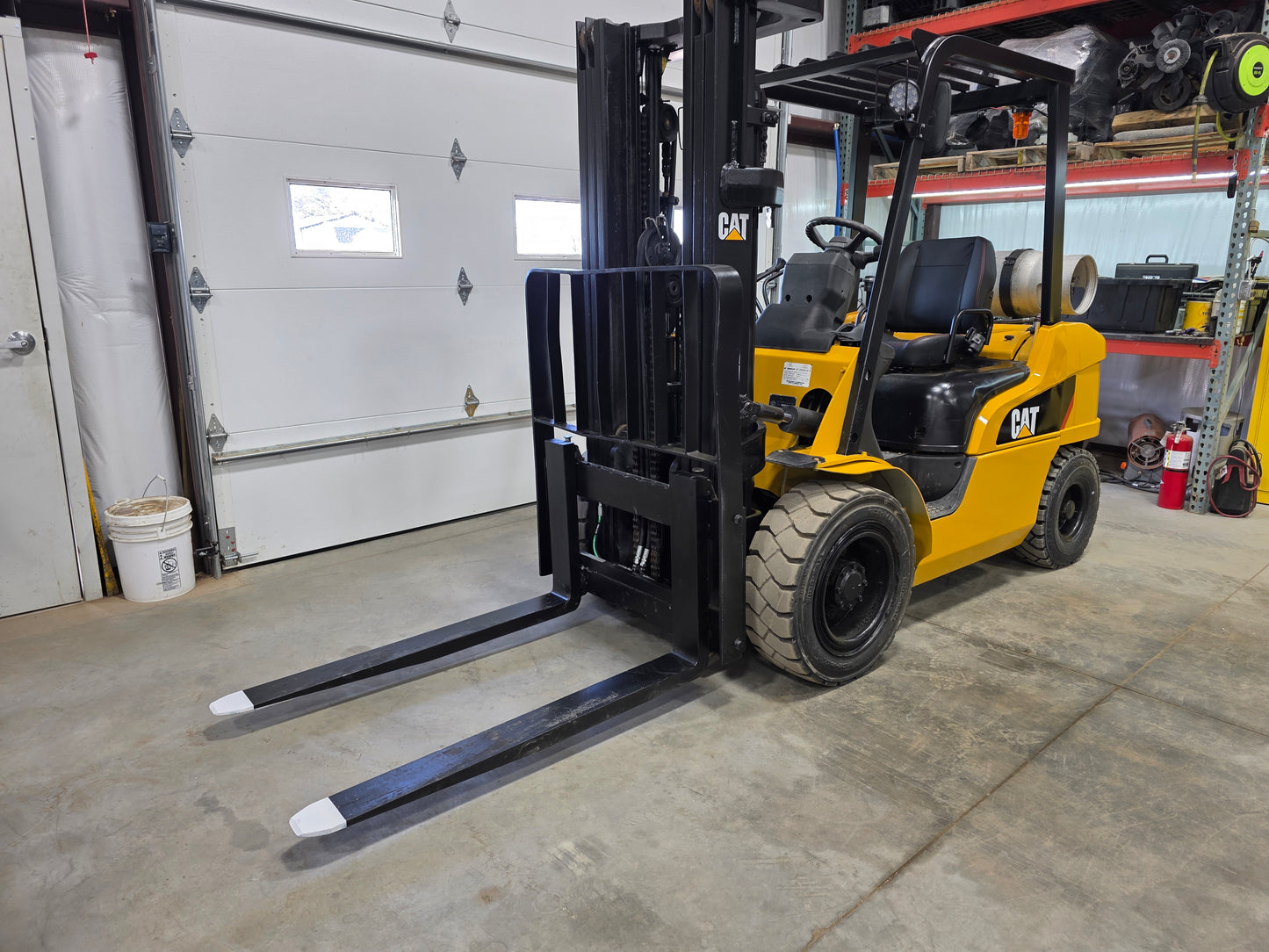 Caterpillar 6,000 Capacity LP Pneumatic