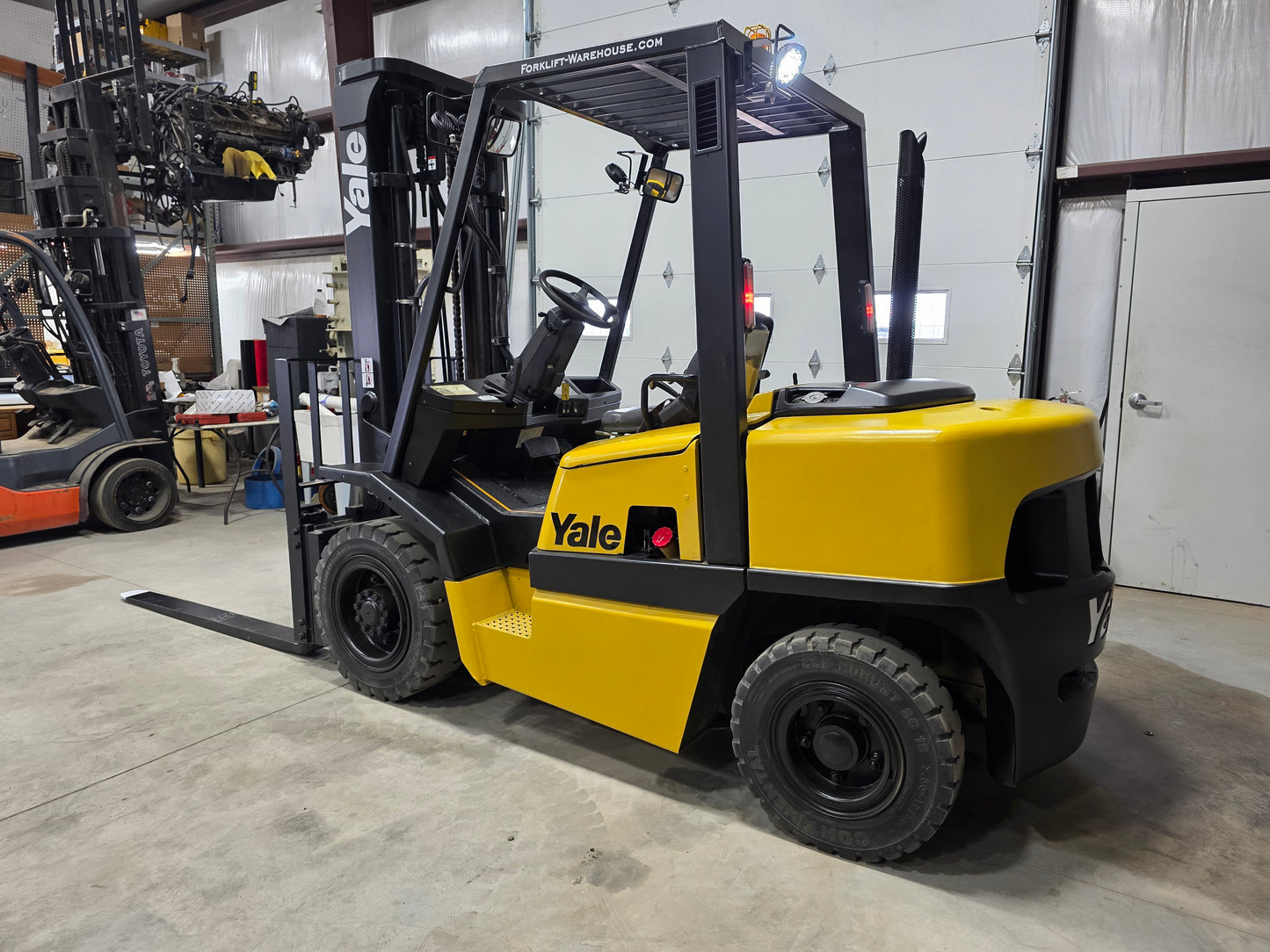 Yale 8,000 Capacity Gas Pneumatic